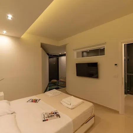 Luxury Mirror - 200meters From The Daratsos