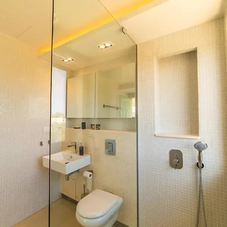 Luxury Mirror - 200meters From The Daratsos