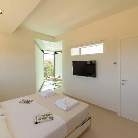 Luxury Mirror - 200meters From The Daratsos