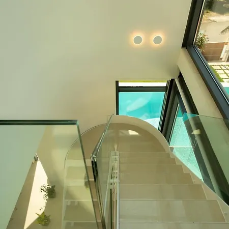Luxury Mirror - 200meters From The Villa Daratsos