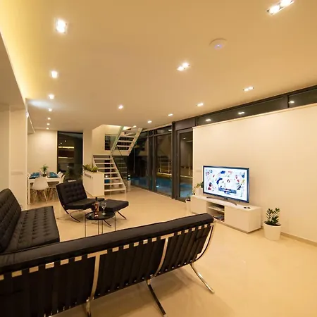Luxury Mirror - 200meters From The Villa *