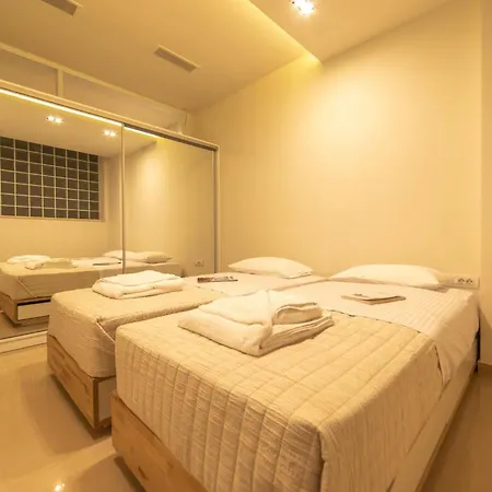 Luxury Mirror - 200meters From The Villa Daratsos