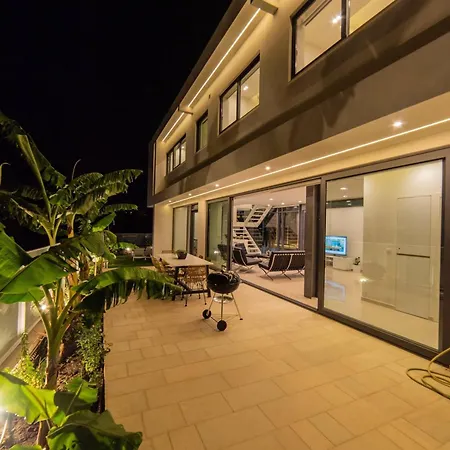 Luxury Mirror - 200meters From The *