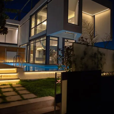 Luxury Mirror - 200meters From The Villa Daratsos