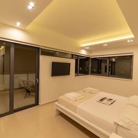 Luxury Mirror - 200meters From The * Daratsos
