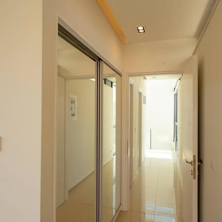 Luxury Mirror - 200meters From The Villa Daratsos